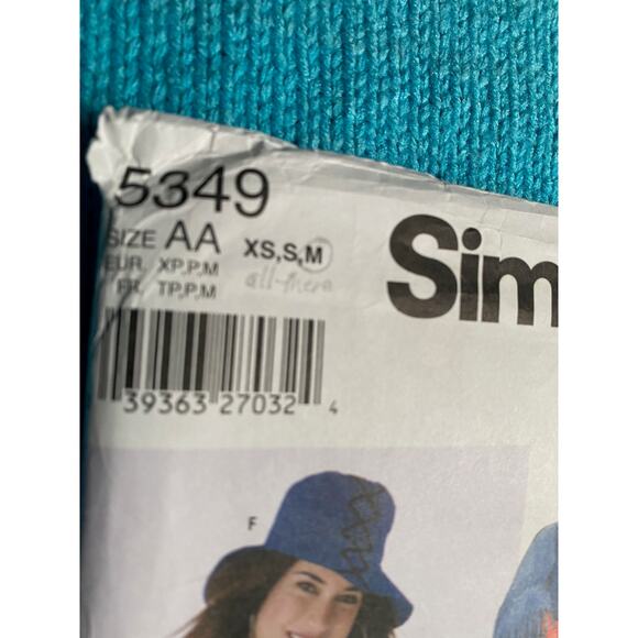 Simplicity Sewing pattern 5349 poncho cape - Picture 2 of 5